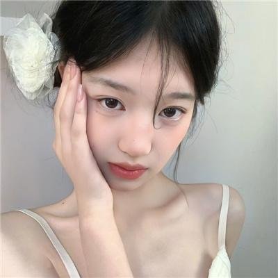 碧窗艳影